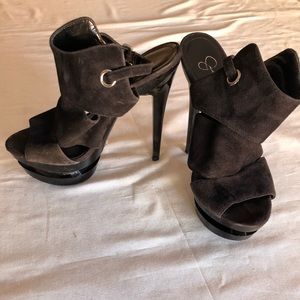 Jessica Simpson Platform pumps
